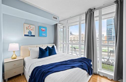 CityPlace Apartamento | Spacious 3BR Condo w Patio & Skyline Views