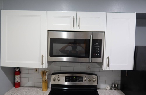 Warren Casa | Spacious 3BR Home / Smart TVs, Stocked Kitchen & Family Comfort