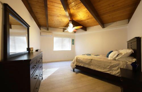 Apple Hill Casa | Spacious 3BR Retreat - Sleeps 10 - Free Parking