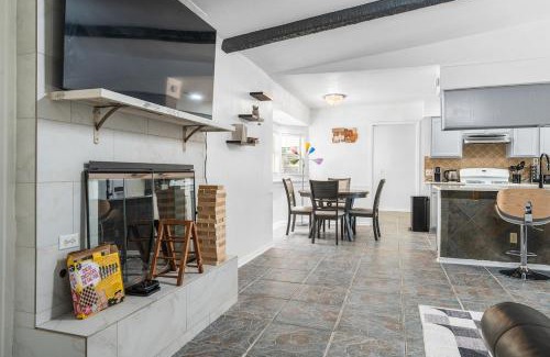 Windsor Hills Casa | Spacious 3BR w Fenced Yard, Near Austin Downtown