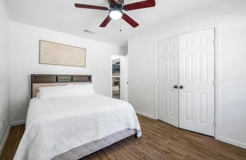 Windsor Hills Casa | Spacious 3BR w Fenced Yard, Near Austin Downtown