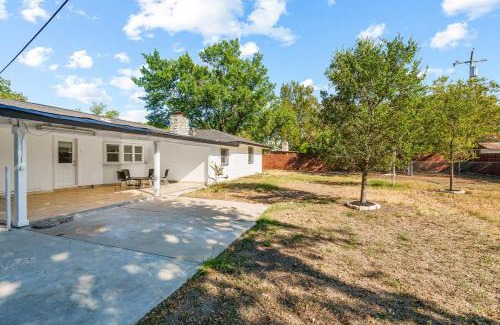 Windsor Hills Casa | Spacious 3BR w Fenced Yard, Near Austin Downtown
