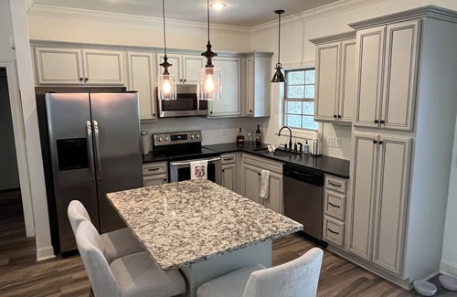 Starkville Casa | Spacious 3BR with 3 full bath on 1 acre approx 1.3 miles to Davis Wade!
