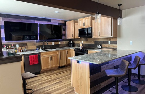 Hobart Casa | Spacious 4/5-bedroom house w/ WiFi, fitness room in charming Hobart —NFL Draft—