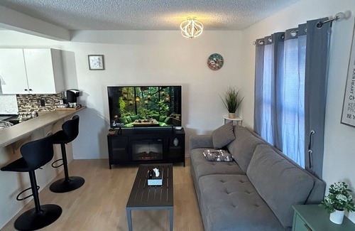 Southeast Edmonton Casa | Spacious 4 Bdm Duplex