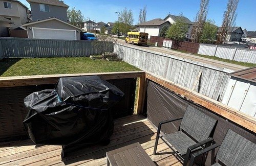 Southeast Edmonton Casa | Spacious 4 Bdm Duplex