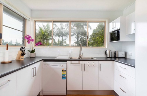 Shelly Beach Casa | Spacious 4-Bed House Metres from Beach