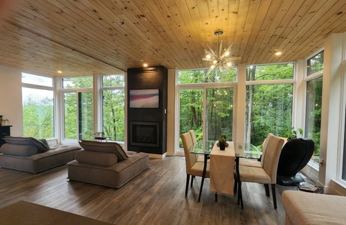 Wakefield Casa | Spacious 4-Bed w sauna, cozy fireplace & rooftop