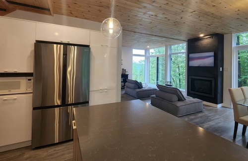Wakefield Casa | Spacious 4-Bed w sauna, cozy fireplace & rooftop