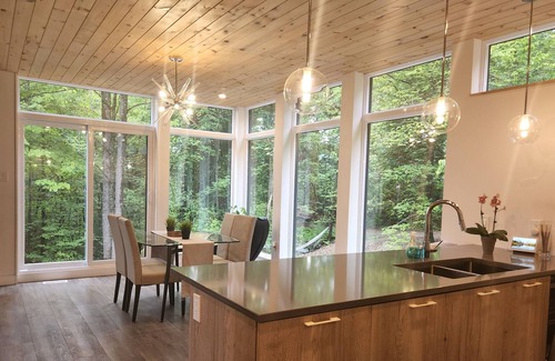 Wakefield Casa | Spacious 4-Bed w sauna, cozy fireplace & rooftop