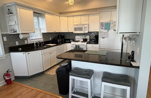 Point Pleasant - Toms River Casa | Spacious 4 bedroom 31/2 bath in Barnegat Light