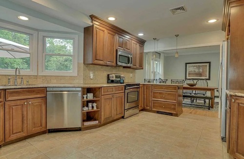 East Northport Casa | Spacious 4-bedroom house in serene East Northport. 25 minutes from RYDER cup!