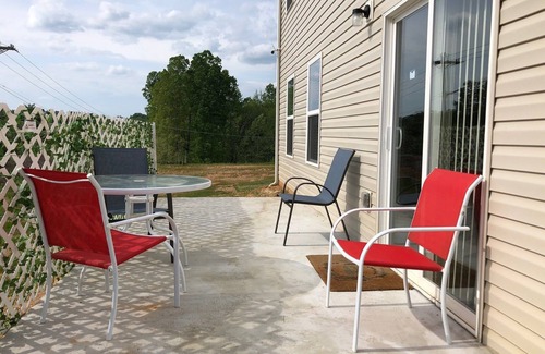 Kings Mountain Casa | Spacious 4 bedroom Home in a quiet mountain neighborhood