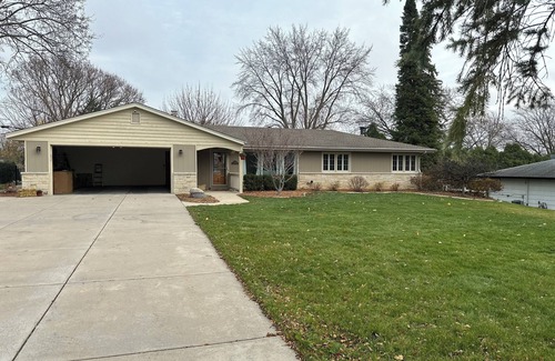 Menomonee Falls Casa | Spacious 4-bedroom house in terrific Menomonee Falls with WiFi, AC