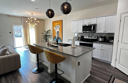Glenn Heights Casa | Spacious 4 bedroom house with fitness room and WiFi in charming Glenn Heights.