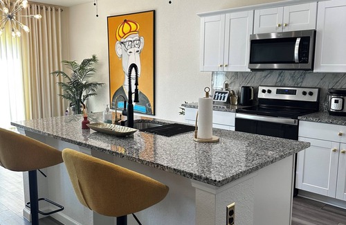 Glenn Heights Casa | Spacious 4 bedroom house with fitness room and WiFi in charming Glenn Heights.