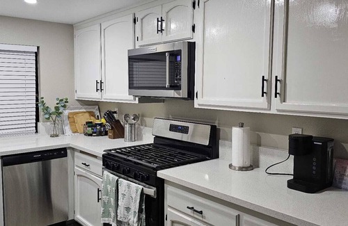 Moreno Valley Casa | Spacious 4-bedroom house with WiFi, AC in welcoming Moreno Valley