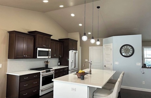 De Pere Casa | Spacious 4-bedroom, 3.5 bath house, 7 miles from Lambeau, for upcoming NFL draft