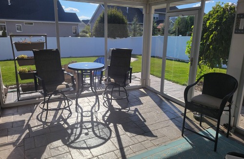 De Pere Casa | Spacious 4-bedroom, 3.5 bath house, 7 miles from Lambeau, for upcoming NFL draft
