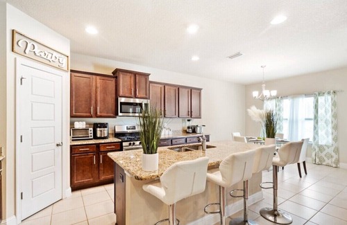 Saraland Casa | Spacious 4 bedroom 3 Full Bath, including a private office. Free WIFI Included.