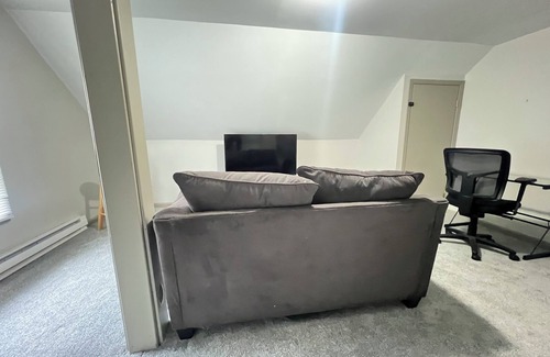 Rochester Apartamento | Spacious 4-bedroom apartment in cool Rochester with AC, WiFi, and Onsite Laundry