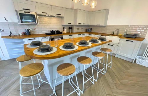 Doncaster Apartamento | Spacious 4 Bedroom Duplex with Free Private Parking - Central Location, Near Doncaster Racecourse - Sleeps 7