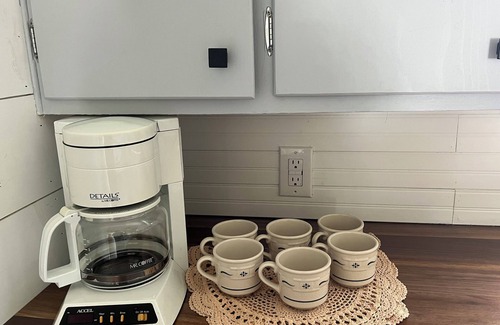 Belleville Casa | Spacious 4-bedroom house in lovely Belleville with WiFi, AC