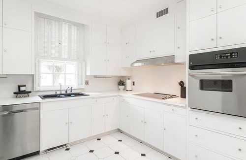 Burlington Casa | Spacious 4-bedroom house on Golf Course in charming Burlington.