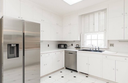 Burlington Casa | Spacious 4-bedroom house on Golf Course in charming Burlington.