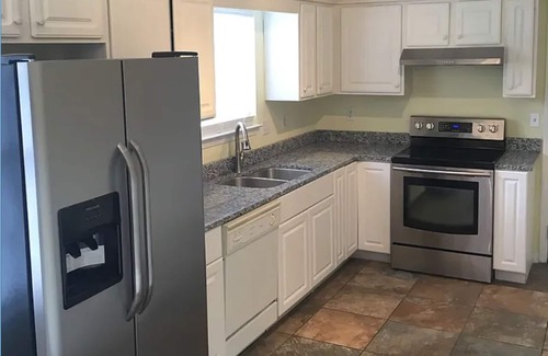 Siluria Casa | Spacious 4-bedroom house in charming Alabaster with WiFi, AC