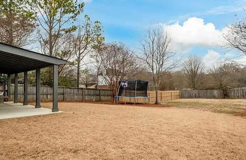 Siluria Casa | Spacious 4-bedroom house in charming Alabaster with WiFi, AC