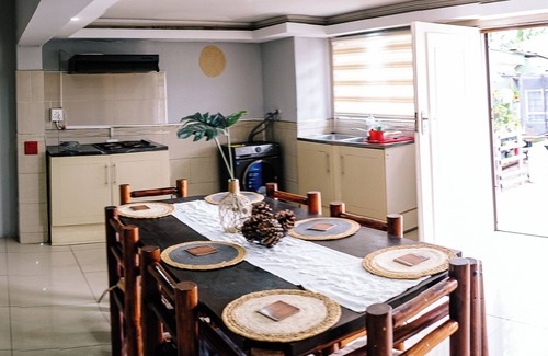 Germiston Casa | Spacious 4-bedroom house in tranquil Germiston with WiFi