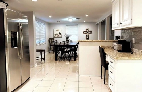 Magnolia Casa | Spacious 4-bedroom house with WiFi and AC in charming Magnolia!