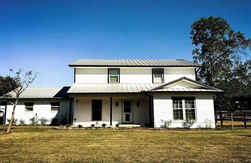 Magnolia Casa | Spacious 4-bedroom house with WiFi and AC in charming Magnolia!