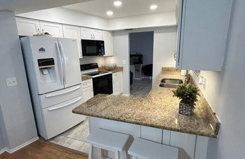 Sarasota Casa | Spacious 4-bedroom house in delightful Sarasota with WiFi, AC