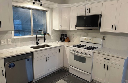Rolling Road Farms Casa | Spacious 4-bedroom house in cool Woodlawn with AC, WiFi Baltimore DC area