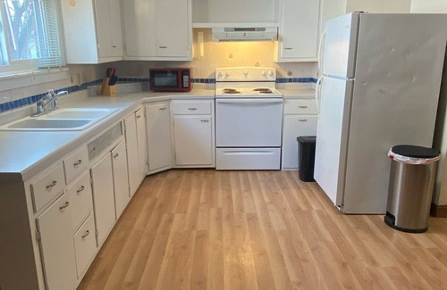 De Pere Casa | Spacious 4-bedroom house ready for NFL draft. Only 6 miles from the Stadium