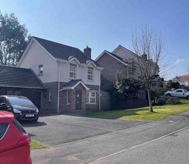 Dunmurry Casa | Spacious 4 bedroom house with large garden