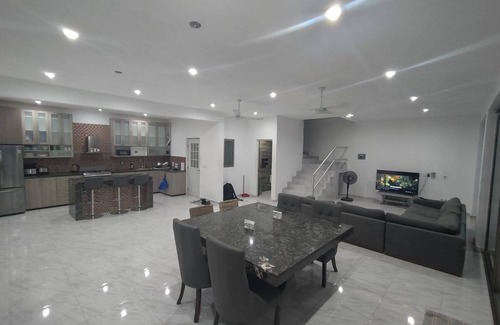 Alfredo V. Bonfil Casa | Spacious 4-bedroom house with 2 pools, AC in enchanting Cancún