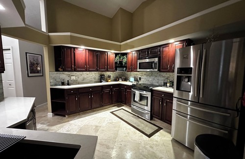 Plymouth Casa | Spacious 4-bedroom house in beautiful Apopka close to Disney and parks with WiFi