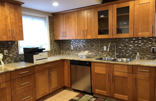 Forest Hills Gardens Casa | Spacious 4 Bedroom House with Parking, near local hospitals and stadiums