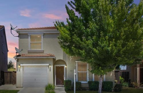 Stockton Casa | Spacious 4 bedroom house!