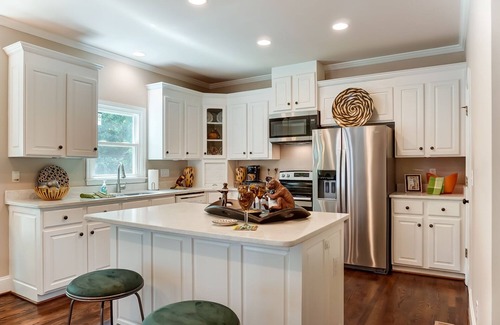 Sherwood Forest Casa | Spacious 4 Bedroom in Prime Location!