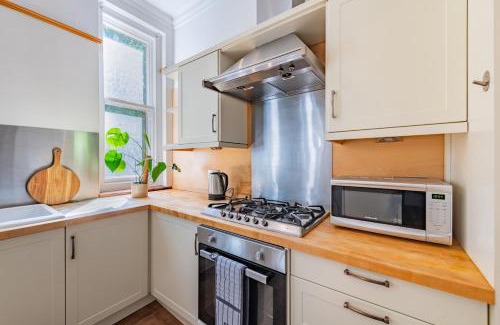 Chapel Allerton Casa | Spacious 4-BedRoom Retreat in Chapel Allerton