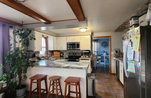 Ashwaubenon Casa | Spacious 4-bedroom home next to Lambeau Field