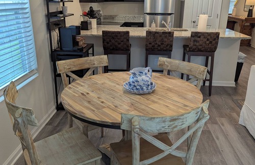 Atlantic Highlands Casa | Spacious 4-bedroom townhome in awesome Jacksonville, Florida. Near the Beach.