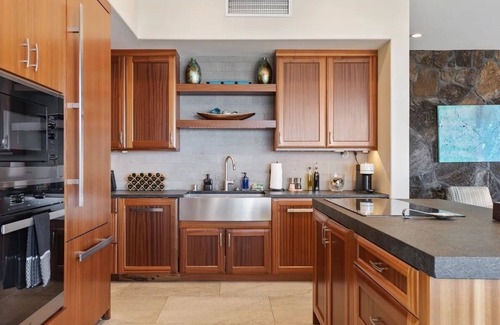 Kailua-Kona Casa | Spacious 4-bedroom house plus bunk room with WiFi and AC in charming Kailua-Kona