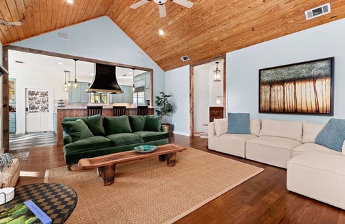 Kyle Casa | Private Ranch-Chef's Kitchen-King Bed-Large Pool-heated for additional charge