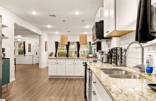 Highland Park Casa | Spacious 4 BR Retreat w/ Pool, Hot Tub, Game Room & 8 Smart TVs. Near Downtown.