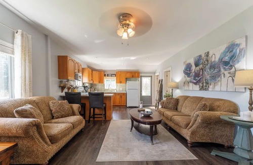 Victoria Road Cabaña | 4 season cottage by Balsam Lake - 3 bedroom 2 Bathroom